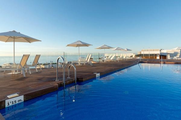 Tagespass auf einem balinesischen Bett mit Cocktails oder Cava & Whirlpool für zwei Inclusive Collection by Hyatt Tagespass auf einem balinesischen Bett mit Cocktails oder Cava & Whirlpool für zwei Inclusive Collection by Hyatt