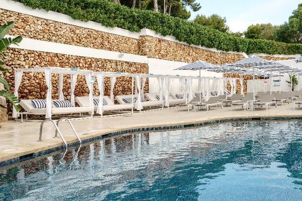 Balinesisches Bett mit Mittagessen und Getränken, für 2 Personen Inclusive Collection by Hyatt Balinesisches Bett mit Mittagessen und Getränken, für 2 Personen Inclusive Collection by Hyatt