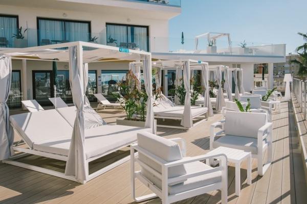 Pool-Tagespass im balinesischen Bett & Mittagessen in Palma für zwei Personen Inclusive Collection by Hyatt Pool-Tagespass im balinesischen Bett & Mittagessen in Palma für zwei Personen Inclusive Collection by Hyatt